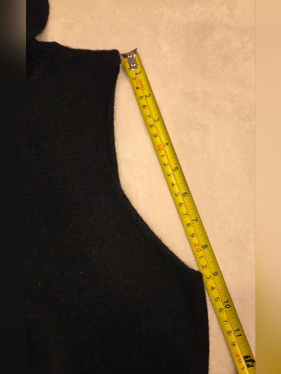 Carmen Marc Valvo Sleeveless Turtleneck Sweater - Black Size S. - Picture 13 of 15